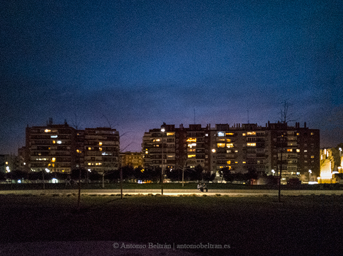 fachadas noche madrid rio fotografia edificio ventanas hogares arquitectura paisaje urbano siuacionismo psicogeografia antonio beltran